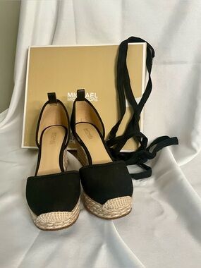 NWT MICHAEL Michael Kors Black Canvas Espadrille Lace-Up Wedges 6.5m